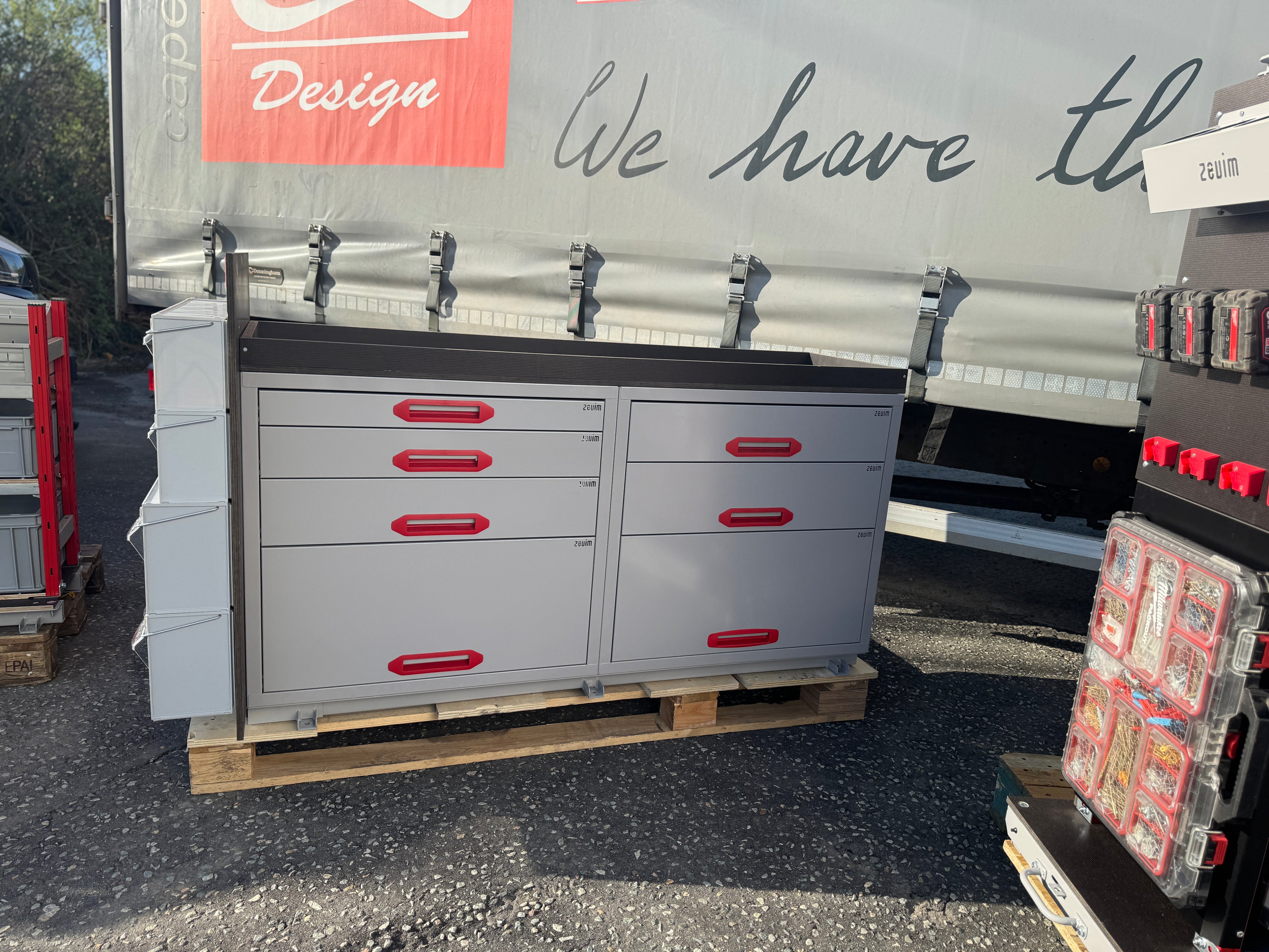 Pull-Out 7 / With Cabinets