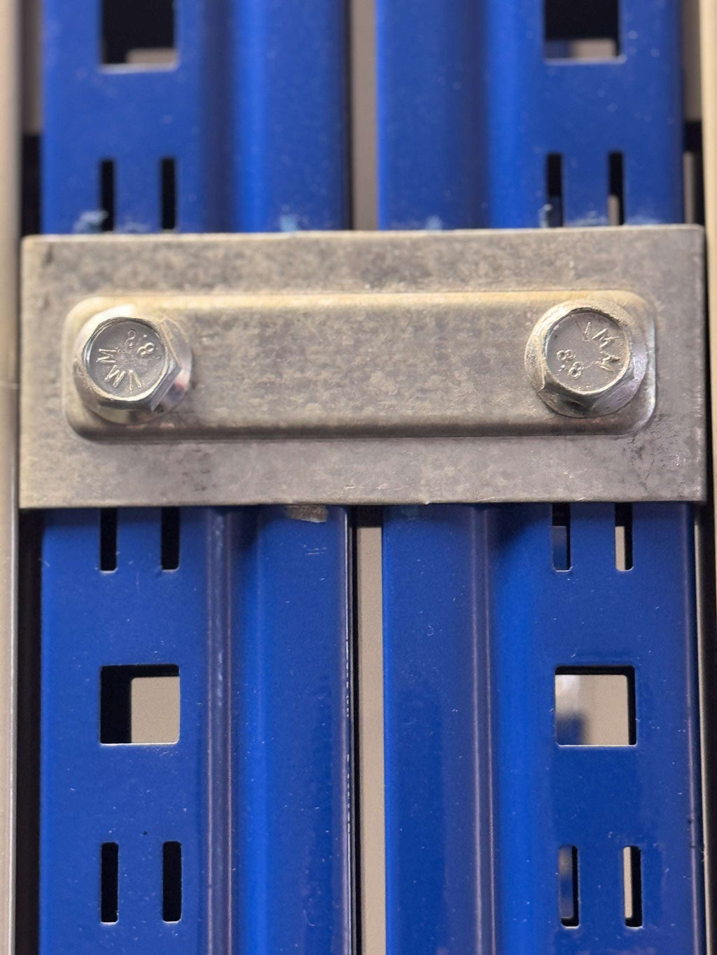 Image of a ST30 Back to Back Plate Fixed to Two ST30 Uprights