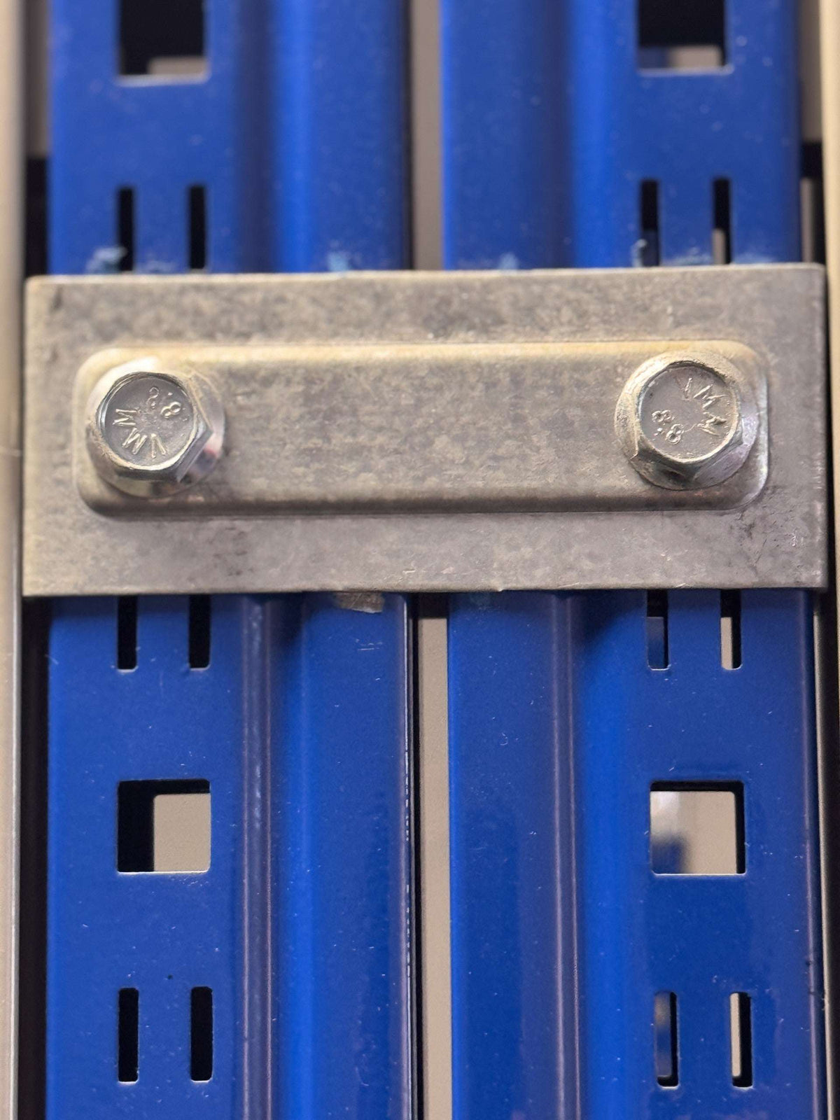 Image of a ST30 Back to Back Plate Fixed to Two ST30 Uprights