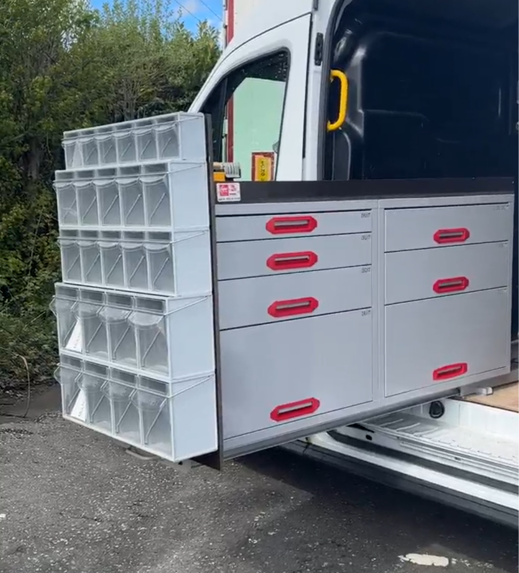 Pull-Out 7 / With Cabinets
